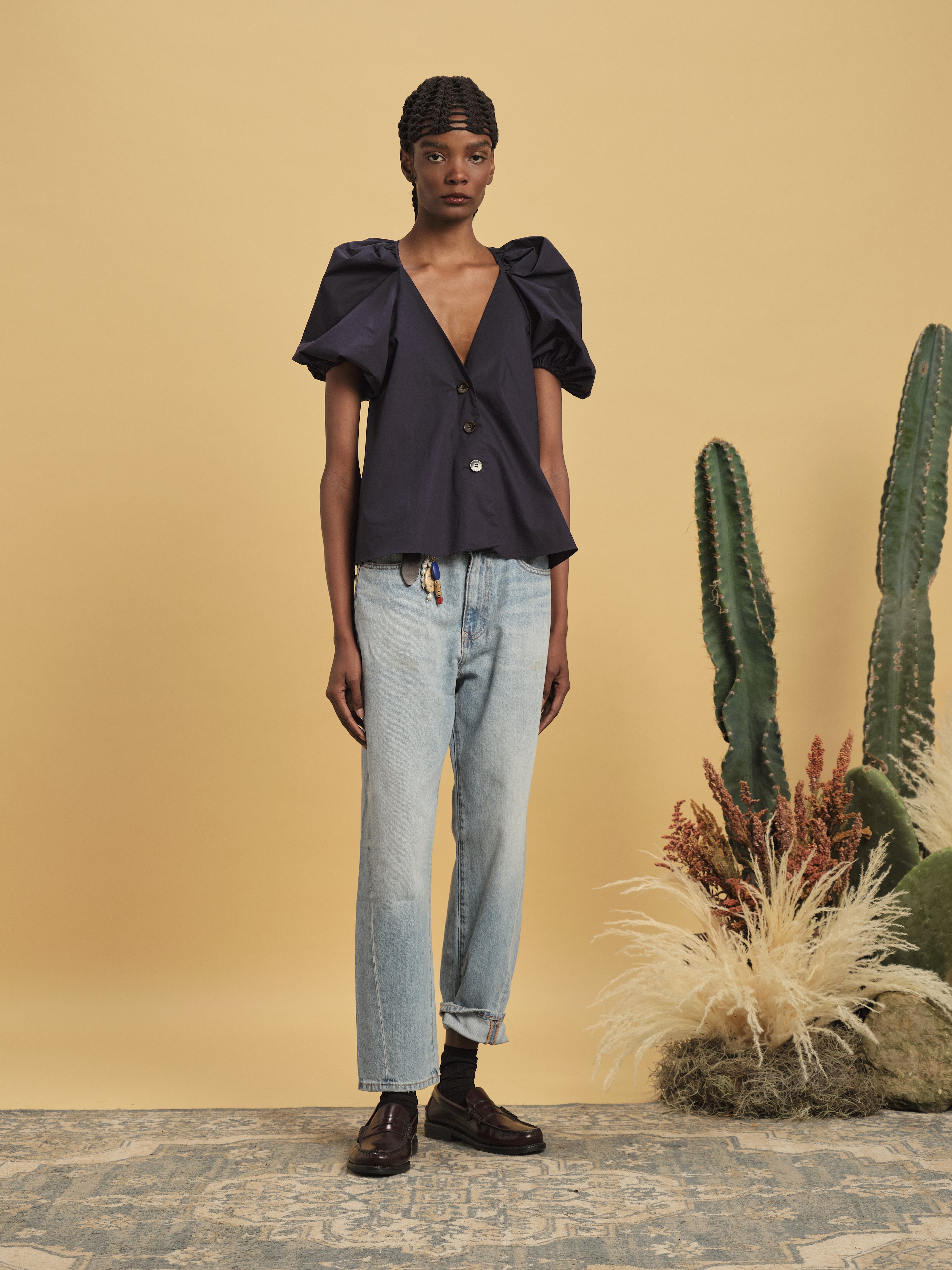 TOPS – Kika Vargas